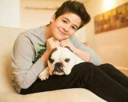 He is a dog lover and has a pet dog named <b>Hanna</b>. He took her with his first salary.